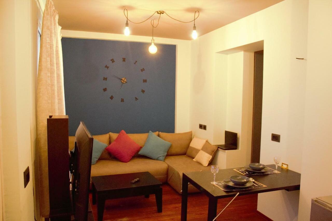 Nikki Apartment